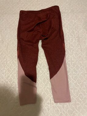 Old Navy Burgundy and Dusty Pink Colorblock Active Elevate Women’s Leggings